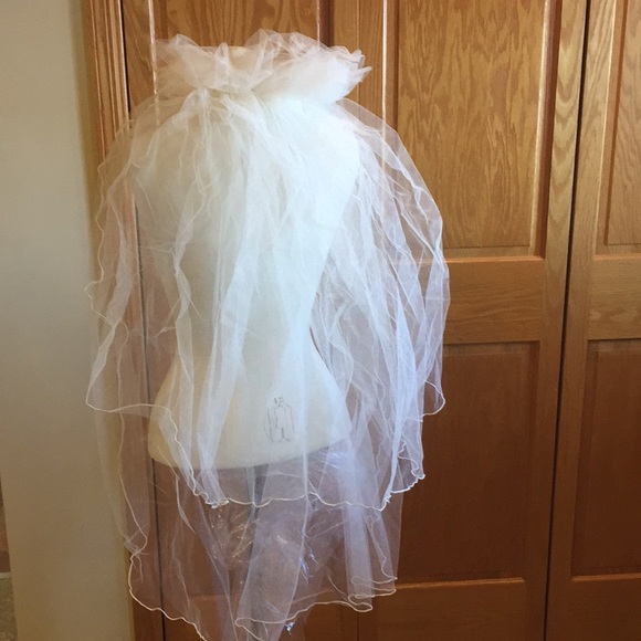 Candlelight Tulle Dual Layer Fingertip Length Wedding Veil - Picture 2 of 8